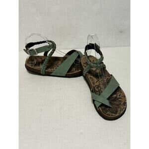 Muk Luks Women's Strappy Sandals Size 7 Green Ankle Strap‎